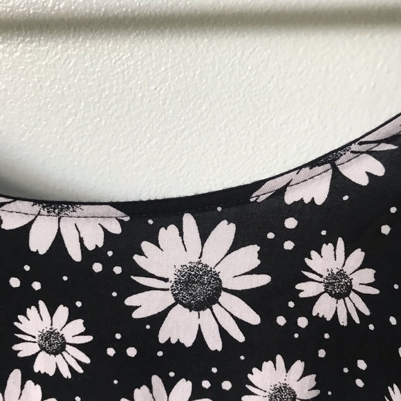 Monteau Empire Waist Top Black & White Daisy SML - Picture 5 of 7